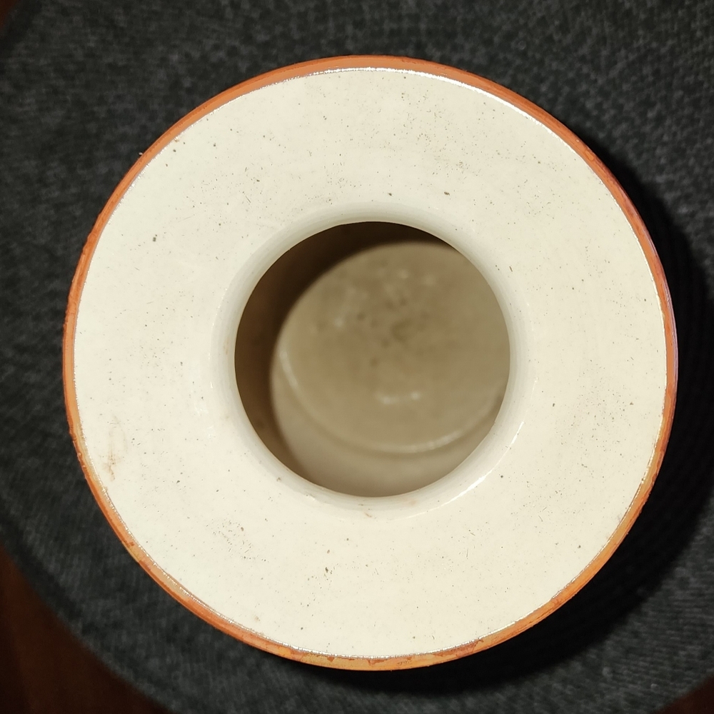 Antique Majolica floral pottery vase. Possible early 1900's 9.5 Inches - Picture 5 of 5